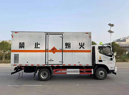 望牛墩镇爆破器材运输车